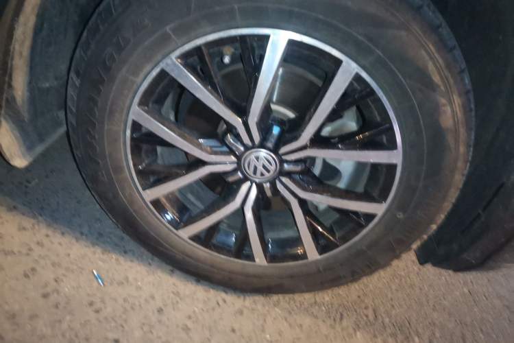 Used Volkswagen Tiguan L 2018 Facelift 330TSI Automatic Two-Wheel Drive Luxury Edition Right Front Wheel Hub