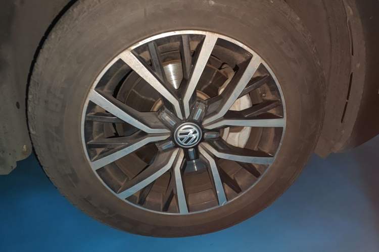 Used Volkswagen Tiguan L 2018 Facelift 330TSI Automatic Two-Wheel Drive Luxury Edition Right Front Wheel Hub