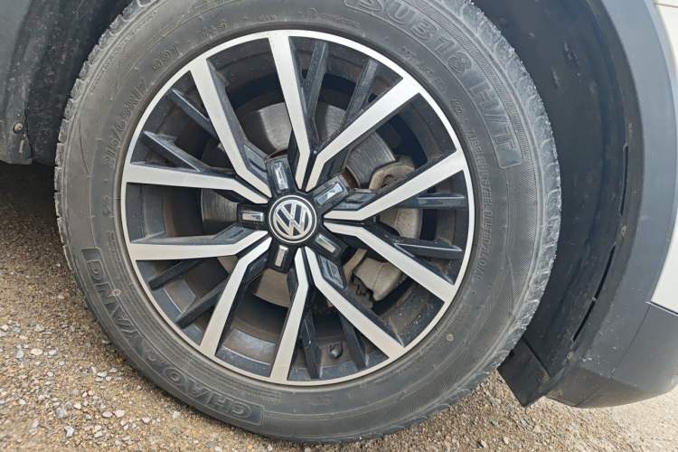Used Volkswagen Tiguan L 2018 Facelift 330TSI Automatic Two-Wheel Drive Luxury Edition Right Front Wheel Hub