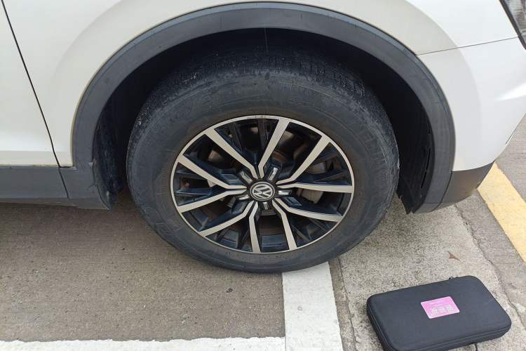 Used Volkswagen Tiguan L 2018 Facelift 330TSI Automatic Two-Wheel Drive Luxury Edition Right Front Wheel Hub