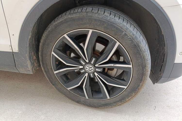 Used Volkswagen Tiguan L 2018 330TSI Automatic Two-Wheel Drive Flagship Edition Right Front Wheel Hub