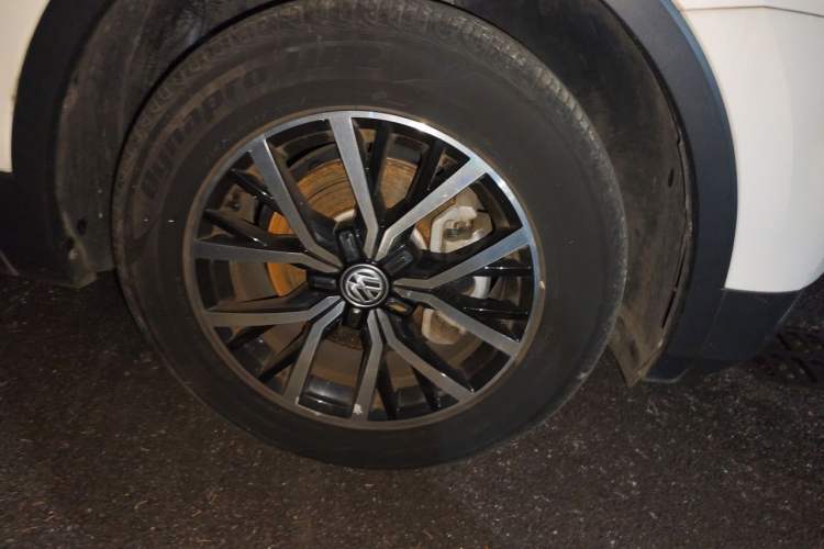 Used Volkswagen Tiguan L 2018 Facelift 330TSI Automatic Two-Wheel Drive Luxury Edition Right Front Wheel Hub