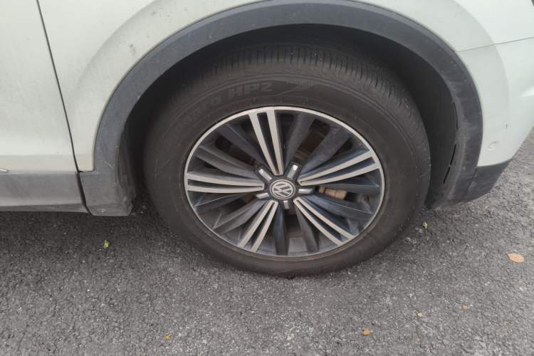 Used Volkswagen Tiguan L 2018 330TSI Automatic Two-Wheel Drive Flagship Edition Right Front Wheel Hub