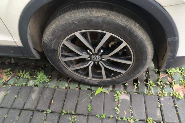 Used Volkswagen Tiguan L 2018 280TSI Automatic Two-Wheel Drive Comfort Edition Right Front Wheel Hub