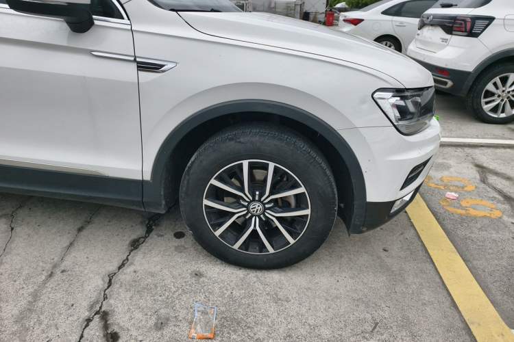 Used Volkswagen Tiguan L 2018 330TSI Automatic Two-Wheel Drive Luxury Edition Right Front Wheel Hub