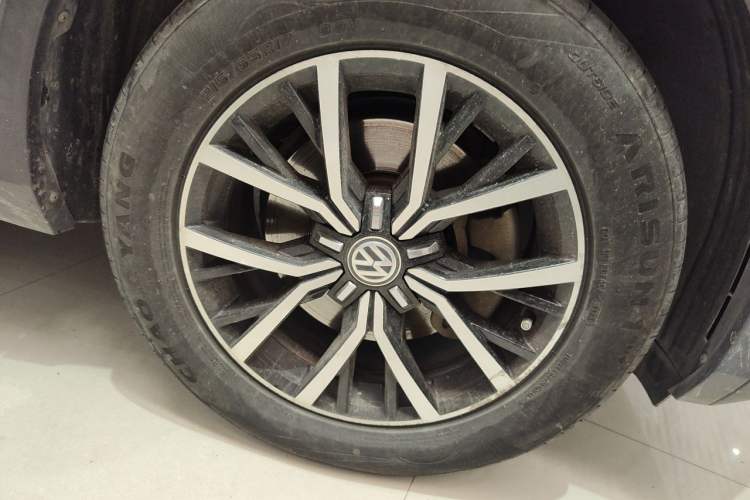 Used Volkswagen Tiguan L 2018 330TSI Automatic Two-Wheel Drive Luxury Edition Right Front Wheel Hub