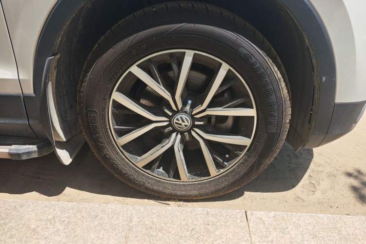 Used Volkswagen Tiguan L 2018 330TSI Automatic Two-Wheel Drive Comfort Edition Right Front Wheel Hub