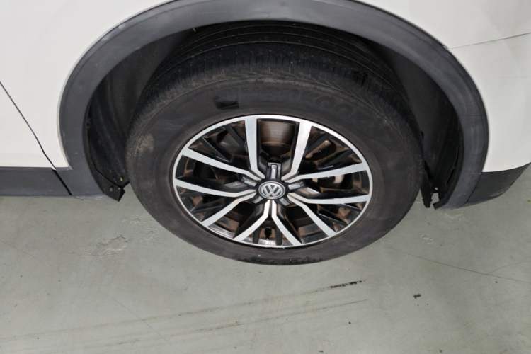 Used Volkswagen Tiguan L 2018 Facelift 330TSI Automatic Two-Wheel Drive Luxury Edition Right Front Wheel Hub