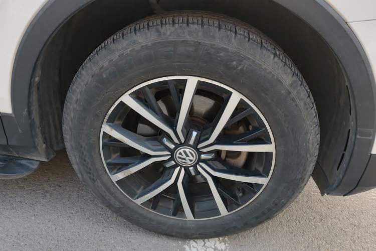 Used Volkswagen Tiguan L 2018 Facelift 330TSI Automatic Two-Wheel Drive Luxury Edition Right Front Wheel Hub