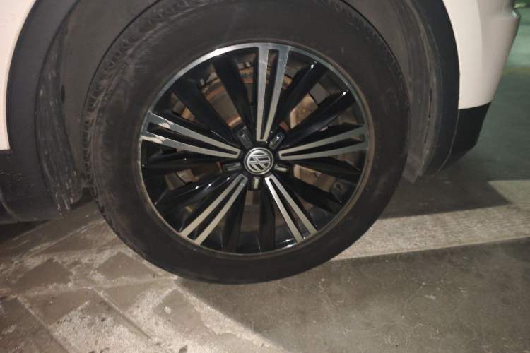 Used Volkswagen Tiguan L 2018 380TSI Automatic All-Wheel Drive Luxury Edition Right Front Wheel Hub