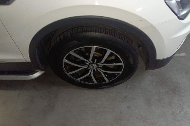 Used Volkswagen Tiguan L 2018 330TSI Automatic Two-Wheel Drive Luxury Edition Right Front Wheel Hub