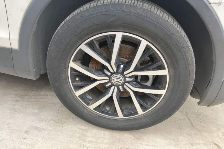 Used Volkswagen Tiguan L 2018 330TSI Automatic Two-Wheel Drive Luxury Edition Right Front Wheel Hub