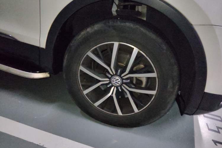 Used Volkswagen Tiguan L 2018 330TSI Automatic Two-Wheel Drive Comfort Edition Right Front Wheel Hub