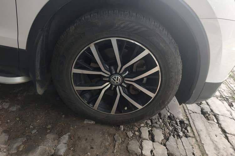 Used Volkswagen Tiguan L 2018 330TSI Automatic Two-Wheel Drive Luxury Edition Right Front Wheel Hub