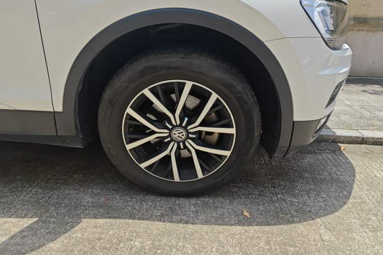 Used Volkswagen Tiguan L 2018 Facelift 330TSI Automatic Two-Wheel Drive Luxury Edition Right Front Wheel Hub