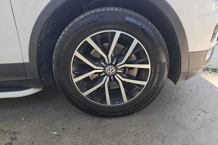 Used Volkswagen Tiguan L 2018 330TSI Automatic Two-Wheel Drive Luxury Edition Right Front Wheel Hub