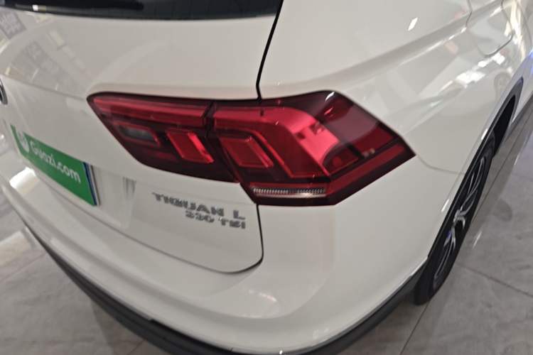 Used Volkswagen Tiguan L 2018 330TSI Automatic Two-Wheel Drive Luxury Edition Right Rear Taillight