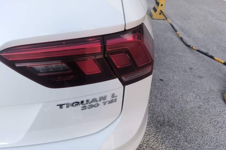 Used Volkswagen Tiguan L 2018 Revised Version 330TSI Automatic Two-Wheel Drive Comfort Edition Right Rear Taillight