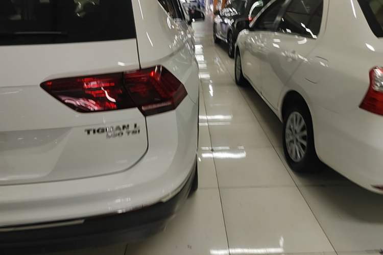 Used Volkswagen Tiguan L 2018 Revised Version 380TSI Automatic All-Wheel Drive Flagship Edition Right Rear Taillight