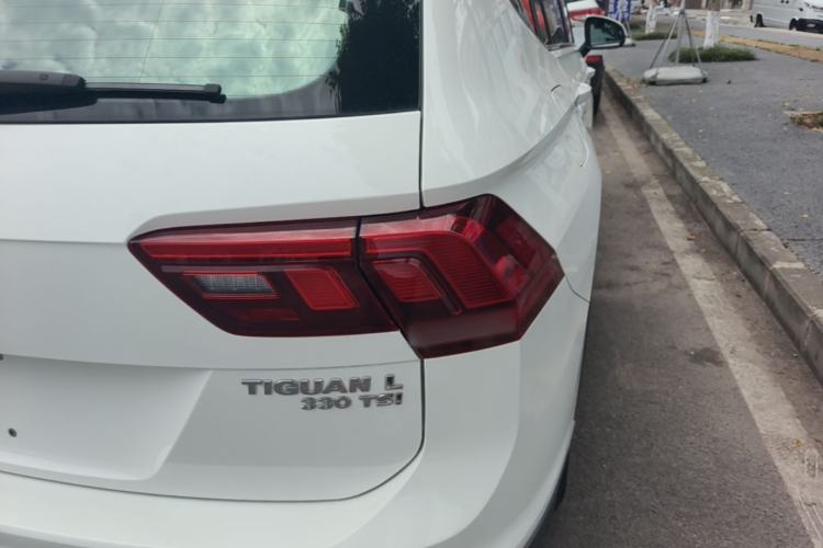 Used Volkswagen Tiguan L 2018 Facelift 330TSI Automatic Two-Wheel Drive Luxury Edition Right Rear Taillight