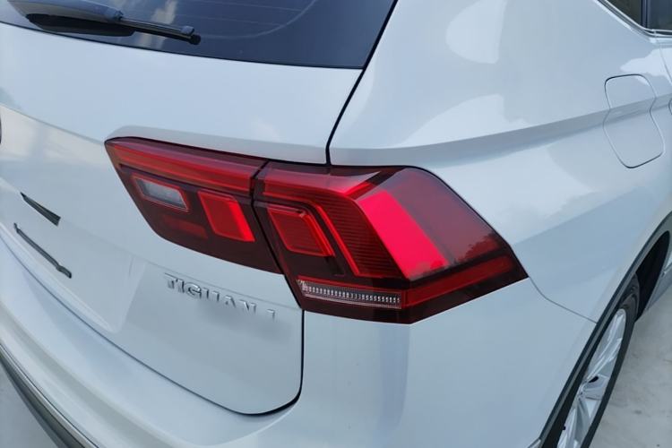 Used Volkswagen Tiguan L 2018 Revised Version 330TSI Automatic Two-Wheel Drive Trendy Edition Right Rear Taillight