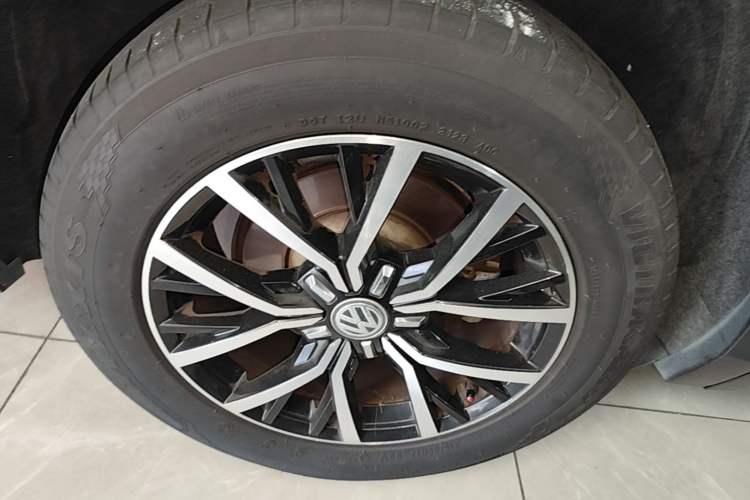 Used Volkswagen Tiguan L 2018 330TSI Automatic Two-Wheel Drive Comfort Edition Right Rear Wheel Hub
