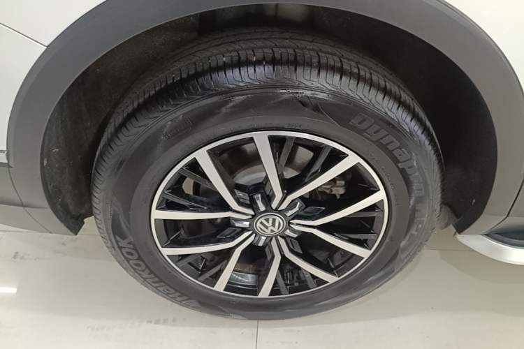 Used Volkswagen Tiguan L 2018 Facelift 330TSI Automatic Two-Wheel Drive Luxury Edition Right Rear Wheel Hub