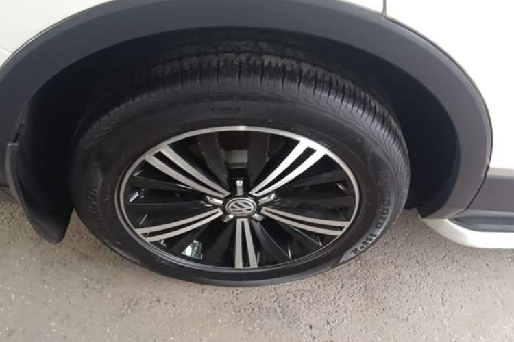 Used Volkswagen Tiguan L 2018 380TSI Automatic All-Wheel Drive Luxury Edition Right Rear Wheel Hub