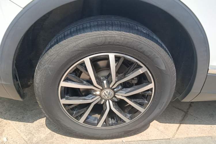 Used Volkswagen Tiguan L 2018 330TSI Automatic Two-Wheel Drive Luxury Edition Right Rear Wheel Hub