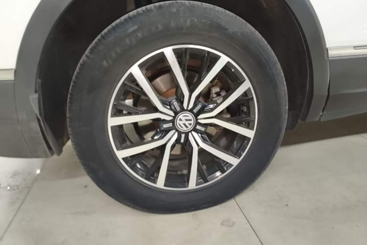Used Volkswagen Tiguan L 2018 330TSI Automatic Two-Wheel Drive Luxury Edition Right Rear Wheel Hub