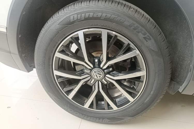 Used Volkswagen Tiguan L 2018 Revised Version 330TSI Automatic Two-Wheel Drive Comfort Edition Right Rear Wheel Hub