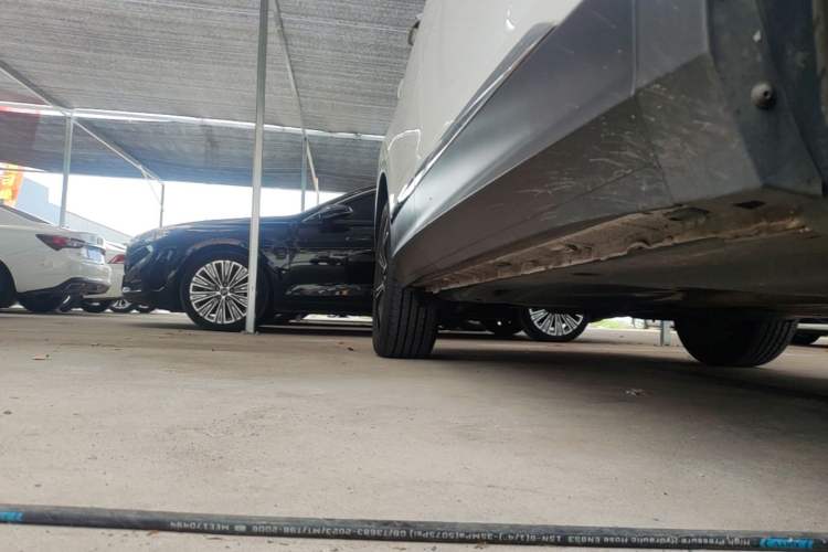 Used Volkswagen Tiguan L 2018 330TSI Automatic Two-Wheel Drive Flagship Edition Right Side Sill