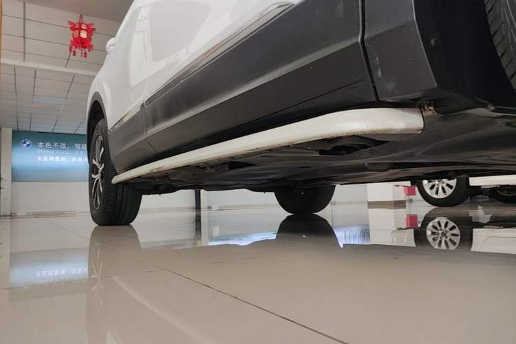 Used Volkswagen Tiguan L 2018 330TSI Automatic Two-Wheel Drive Luxury Edition Right Side Sill