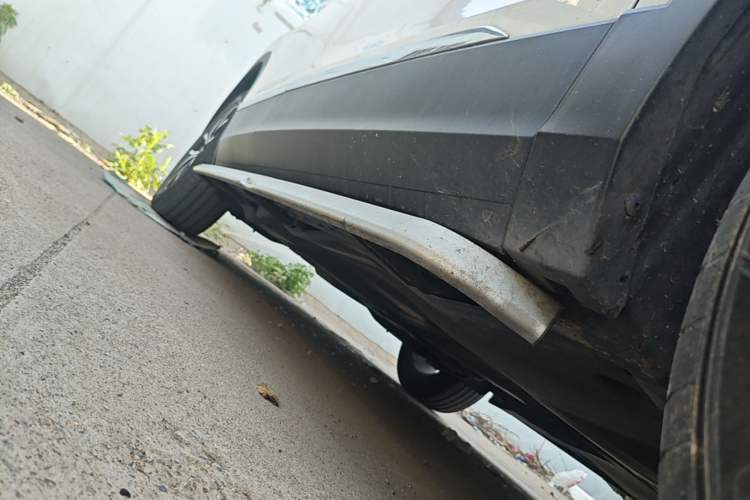 Used Volkswagen Tiguan L 2018 Facelift 330TSI Automatic Two-Wheel Drive Luxury Edition Right Side Sill