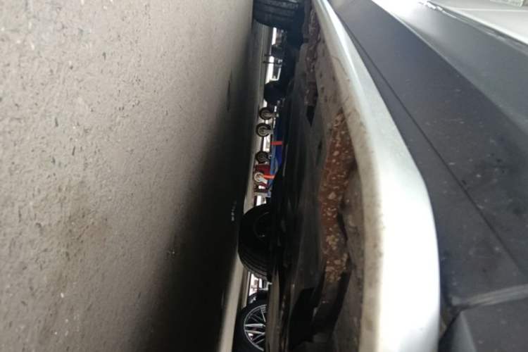 Used Volkswagen Tiguan L 2018 380TSI Automatic All-Wheel Drive Luxury Edition Right Side Sill