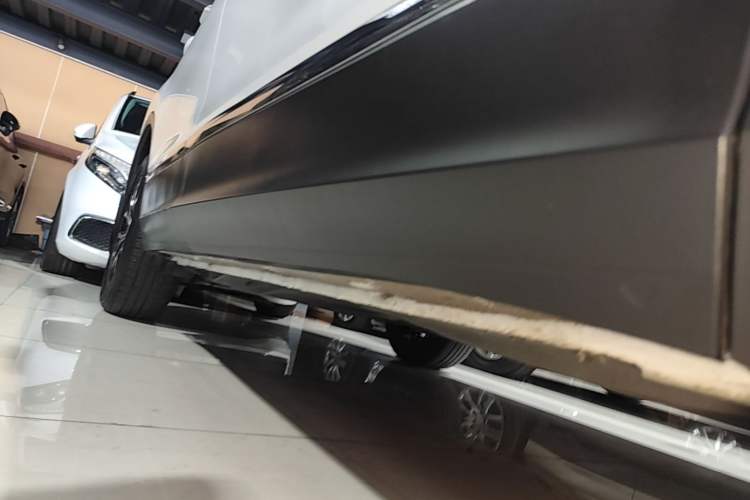 Used Volkswagen Tiguan L 2018 330TSI Automatic Two-Wheel Drive Luxury Edition Right Side Sill