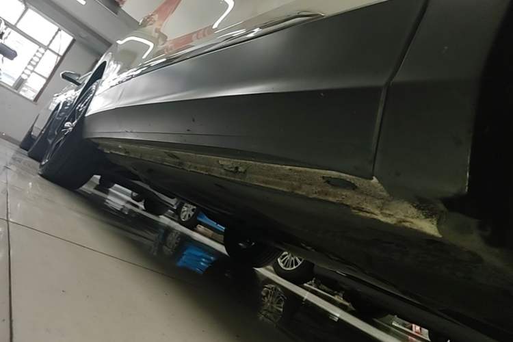 Used Volkswagen Tiguan L 2018 Revised Version 380TSI Automatic All-Wheel Drive Flagship Edition Right Side Sill
