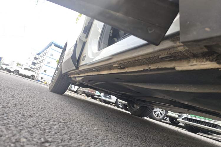 Used Volkswagen Tiguan L 2018 330TSI Automatic Two-Wheel Drive Luxury Edition Right Side Sill
