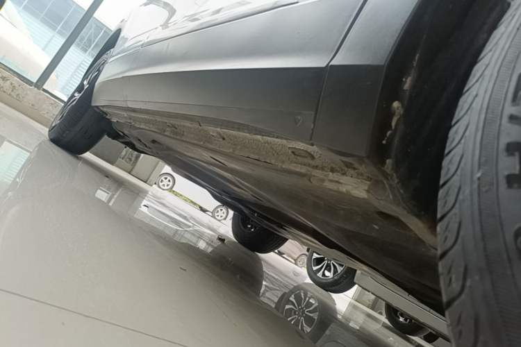 Used Volkswagen Tiguan L 2018 Revised Version 330TSI Automatic Two-Wheel Drive Comfort Edition Right Side Sill