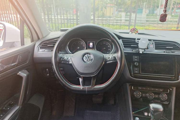 Used Volkswagen Tiguan L 2018 Facelift 330TSI Automatic Two-Wheel Drive Luxury Edition Steering Wheel