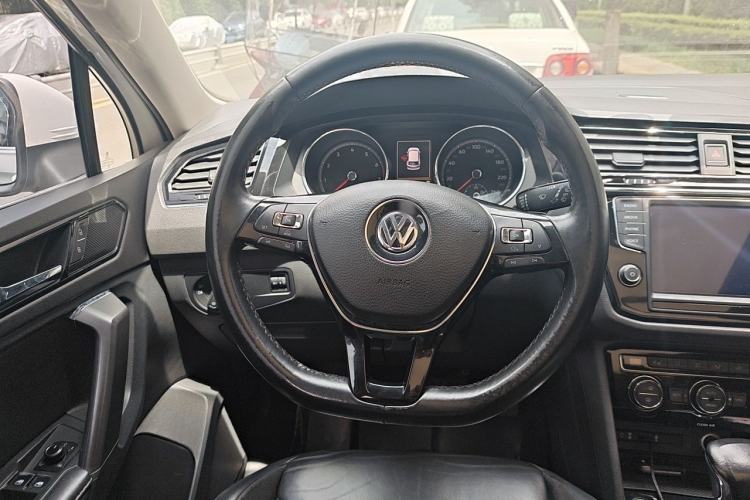 Used Volkswagen Tiguan L 2018 330TSI Automatic Two-Wheel Drive Luxury Edition Steering Wheel