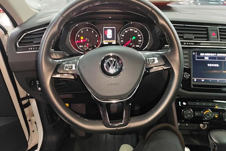 Used Volkswagen Tiguan L 2018 330TSI Automatic Two-Wheel Drive Comfort Edition Steering Wheel