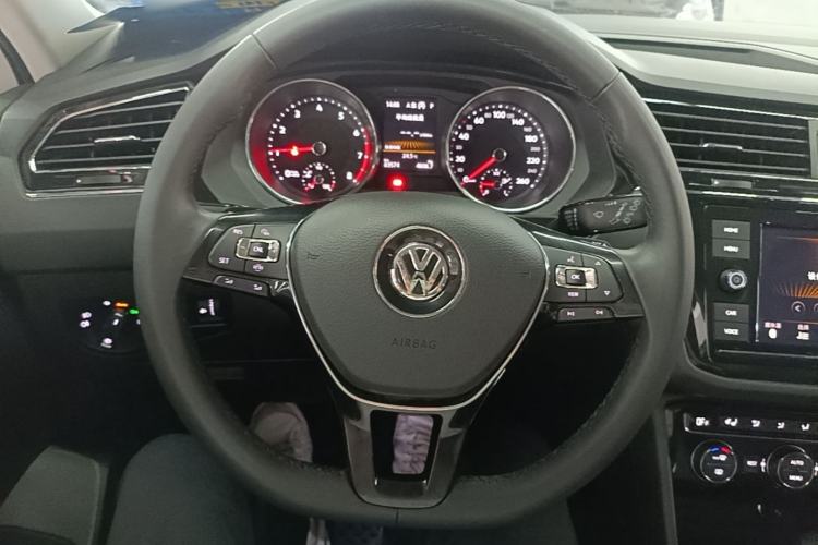 Used Volkswagen Tiguan L 2018 Facelift 330TSI Automatic Two-Wheel Drive Luxury Edition Steering Wheel