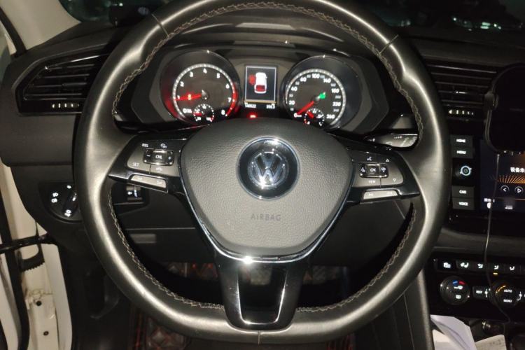 Used Volkswagen Tiguan L 2018 Facelift 330TSI Automatic Two-Wheel Drive Luxury Edition Steering Wheel