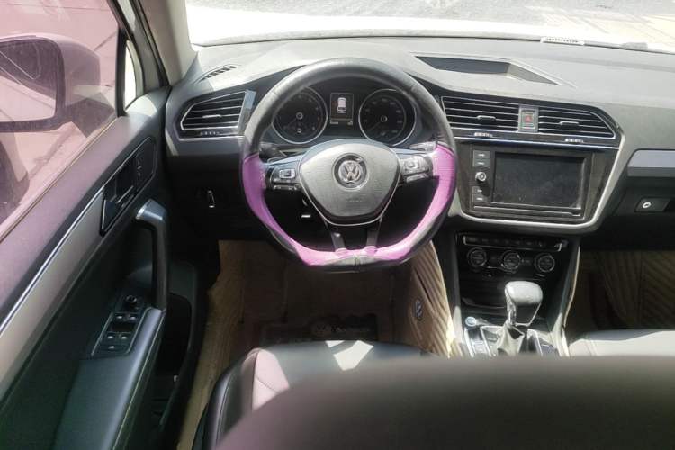 Used Volkswagen Tiguan L 2018 Facelift 330TSI Automatic Two-Wheel Drive Luxury Edition Steering Wheel