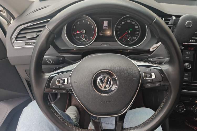 Used Volkswagen Tiguan L 2018 280TSI Automatic Two-Wheel Drive Comfort Edition Steering Wheel