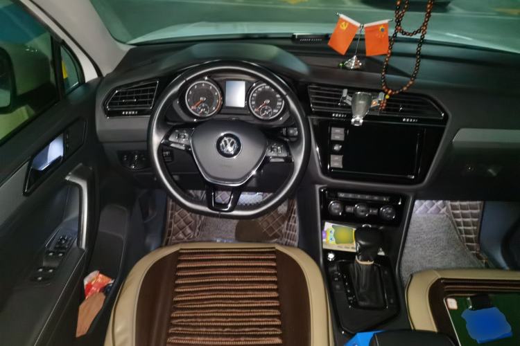 Used Volkswagen Tiguan L 2018 Facelift 330TSI Automatic Two-Wheel Drive Luxury Edition Steering Wheel