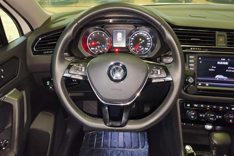 Used Volkswagen Tiguan L 2018 330TSI Automatic Two-Wheel Drive Luxury Edition Steering Wheel