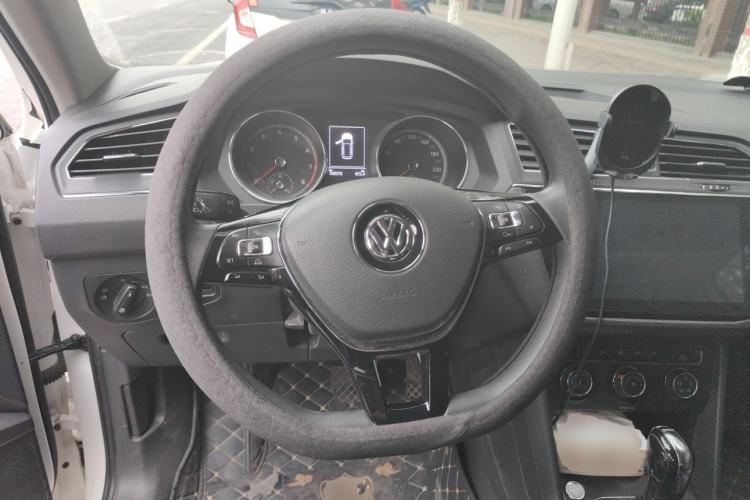 Used Volkswagen Tiguan L 2018 330TSI Automatic Two-Wheel Drive Luxury Edition Steering Wheel