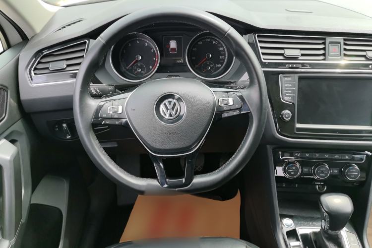 Used Volkswagen Tiguan L 2018 330TSI Automatic Two-Wheel Drive Luxury Edition Steering Wheel